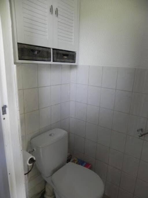 2 Etoiles, Parking Prive A